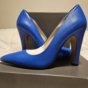 Vince Camuto size 7.5 blue pumps - Carra